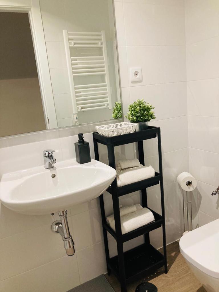 Apartamentos El Piquillo En Кадальсо-де-лос-Видриос Экстерьер фото